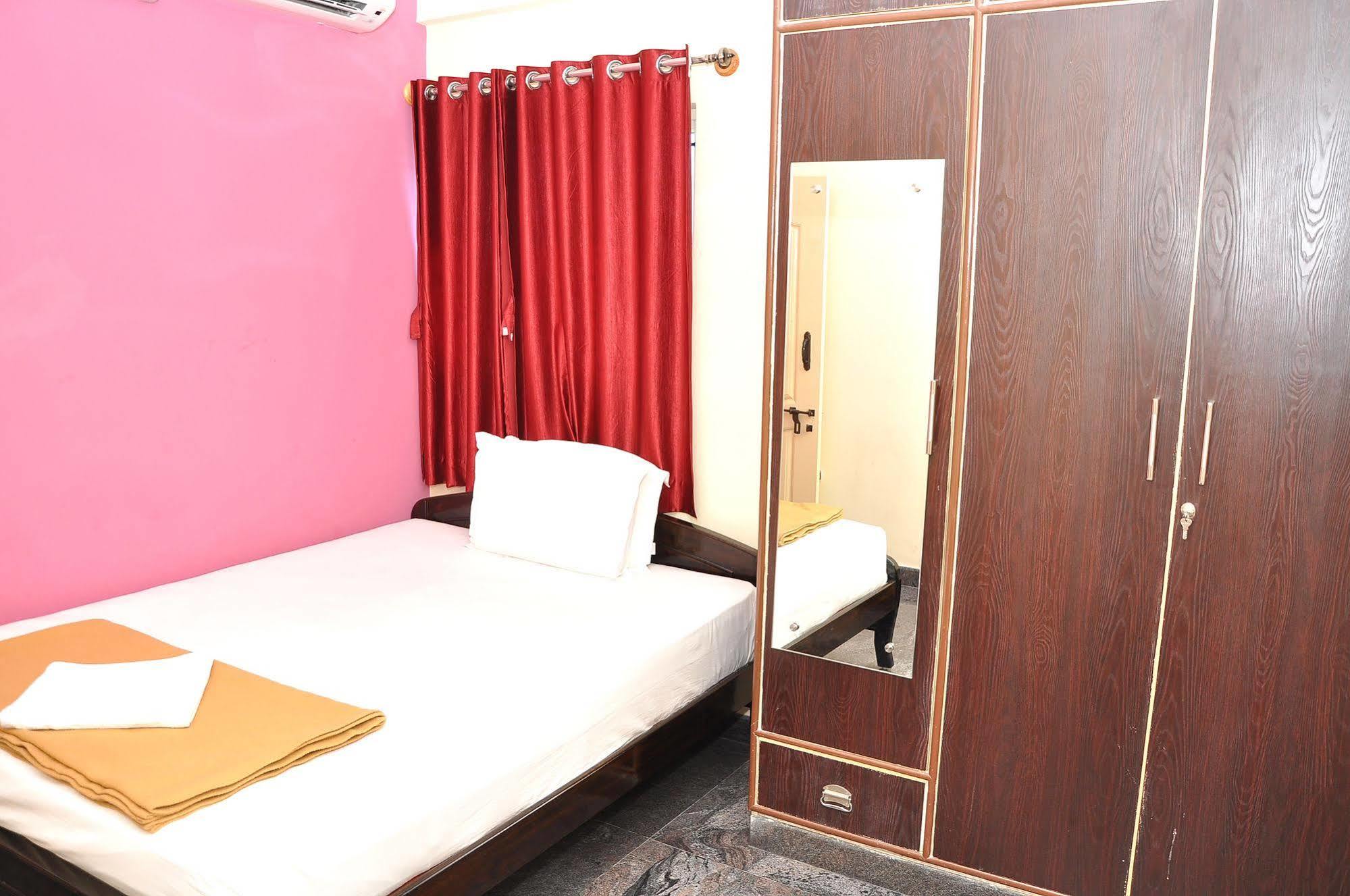 Sr Comfort Bed & Breakfast Yelahanka ภายนอก รูปภาพ