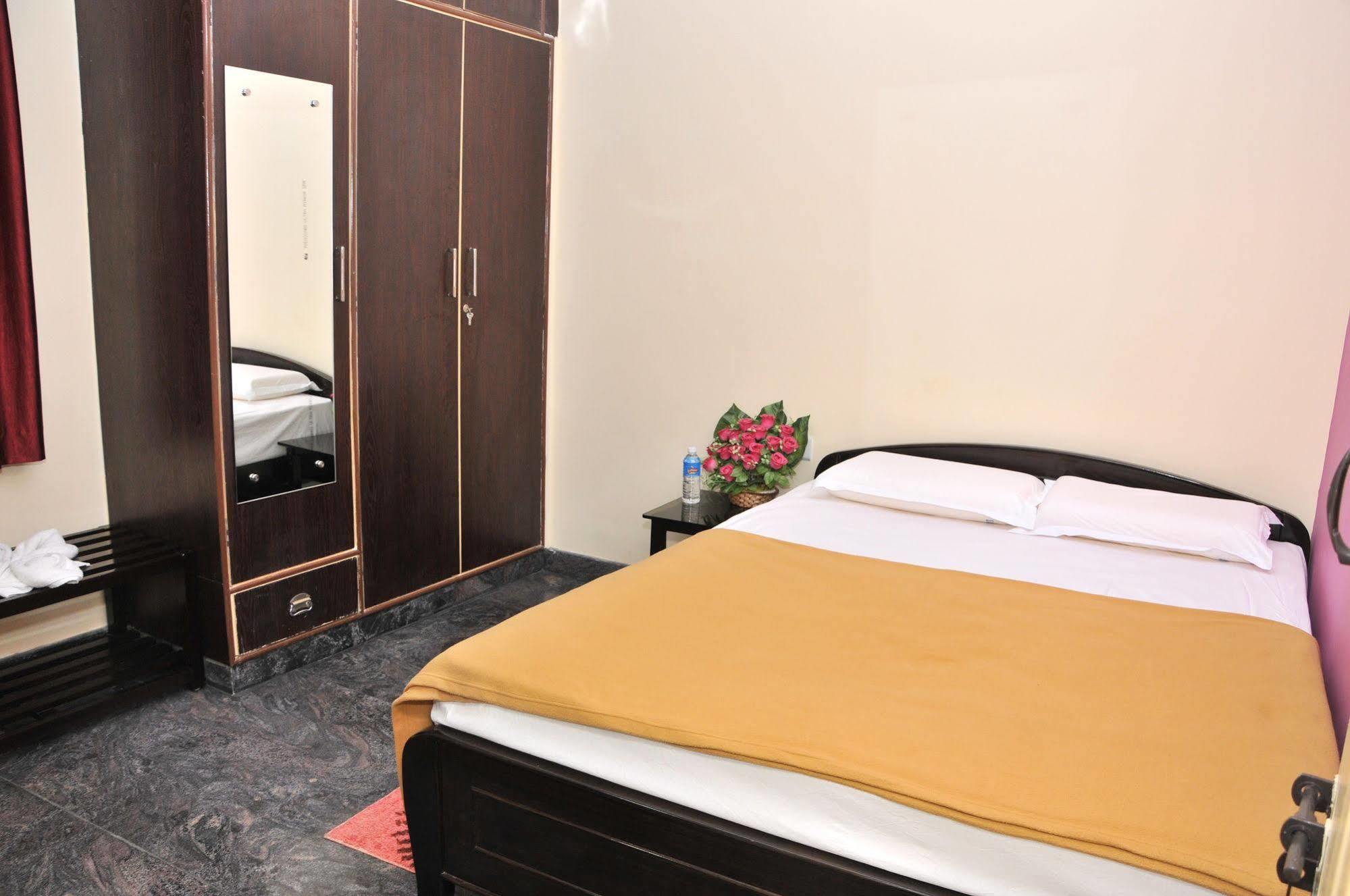 Sr Comfort Bed & Breakfast Yelahanka ภายนอก รูปภาพ